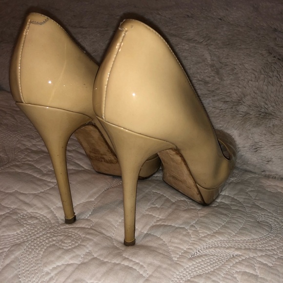 Jimmy Choo Nude Classic Cosmic Pumps - Picture 6 of 8
